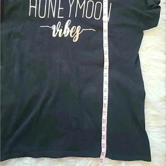 Honeymoon vibes short sleeve Scoopneck black t-shirt Graphic Tee - Picture 6 of 7